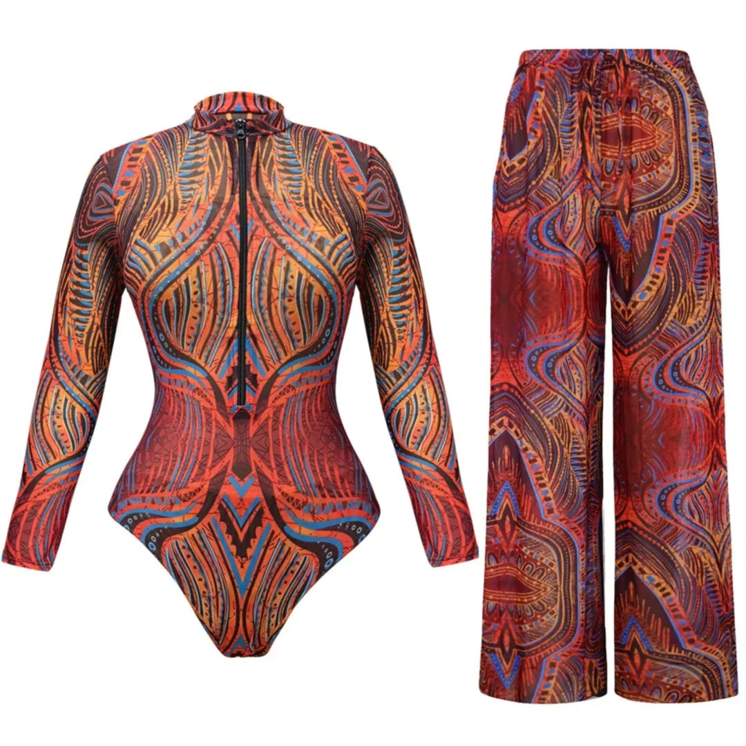 Maillot une pièce manches longues marron et rouge zippé à col montant, avec pantalon ample assorti, présenté sur fond blanc