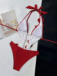 Maillot de bain une pièce fleurs en relief échancré rouge posé à plat, doublure blanche et liseré rouge visible