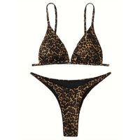 Bikini brésilien sans armatures imprimé léopard noir à plat, haut en triangle et slip coupe brésilienne