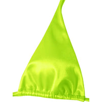 Gros plan sur le triangle satiné jaune fluo et sa bordure élastiquée froncée, liens fins