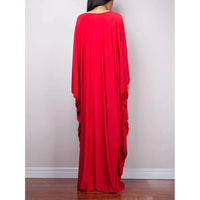 Robe de plage longue kaftan manches chauve-souris rouge vue de dos sur fond gris, tissu ample et tombée jusqu'au sol