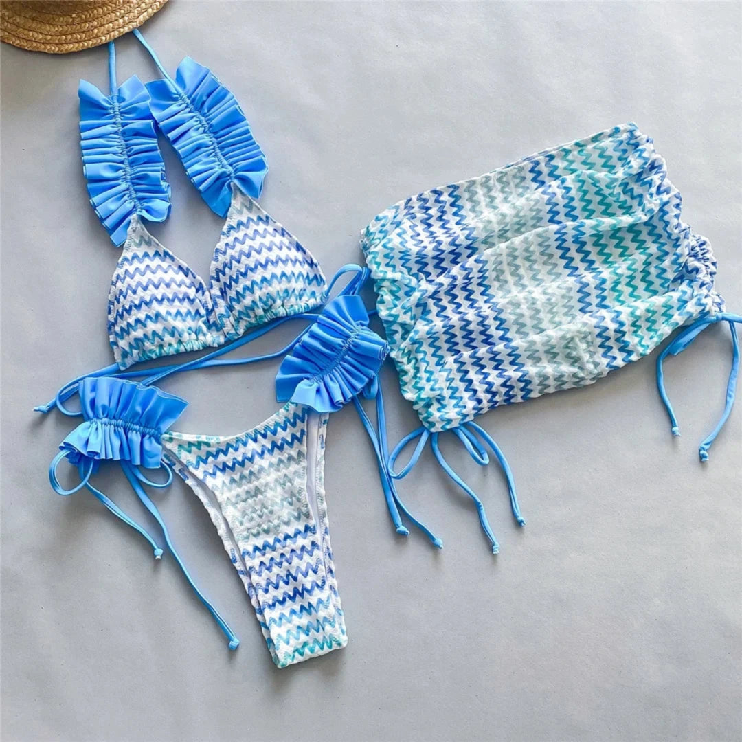 Maillot de bain trois pièces à volants avec jupe bleu à plat, haut et bas à volants bleus, jupe à lacets