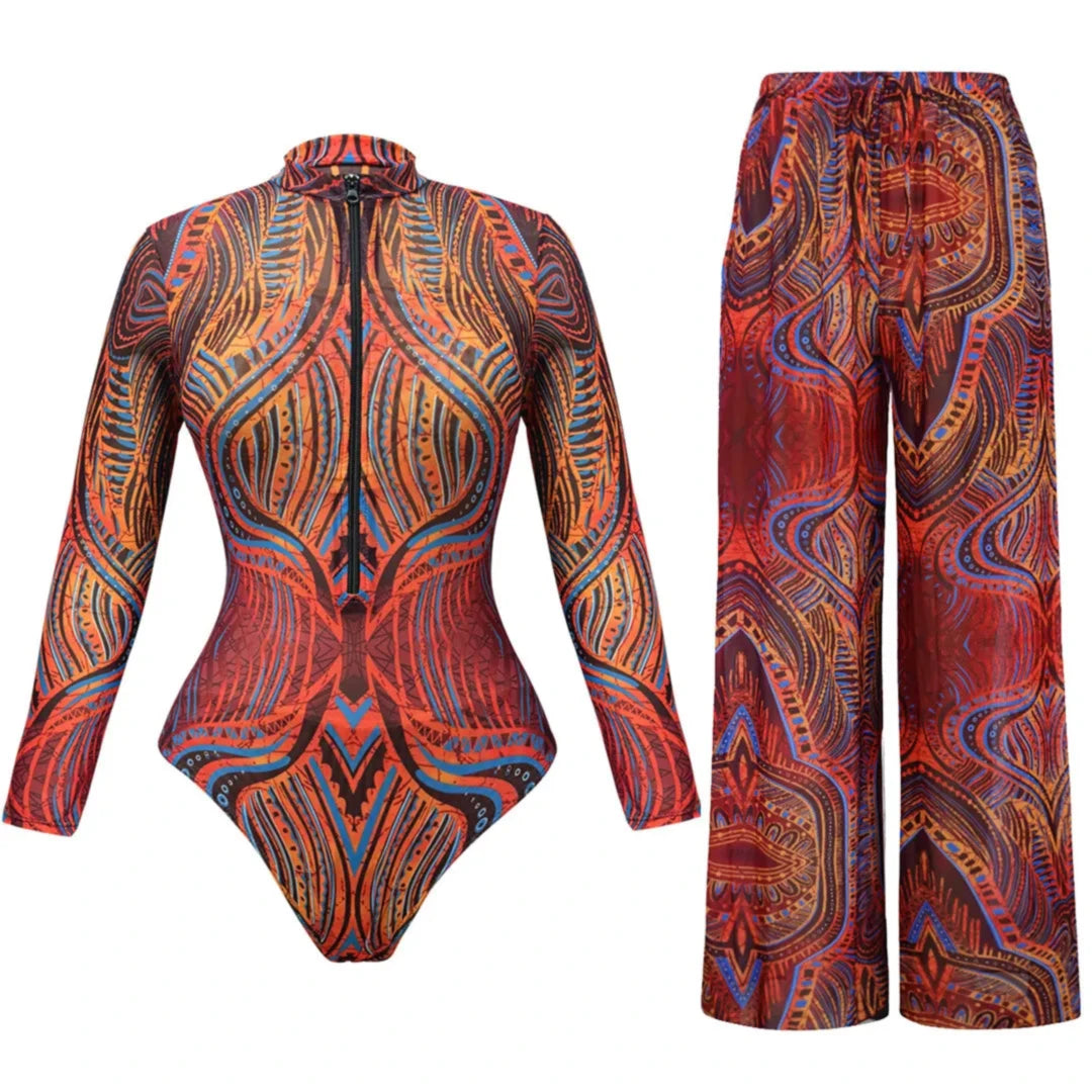 Maillot une pièce manches longues marron et rouge zippé vu de face, fermeture éclair centrale et pantalon à cordon