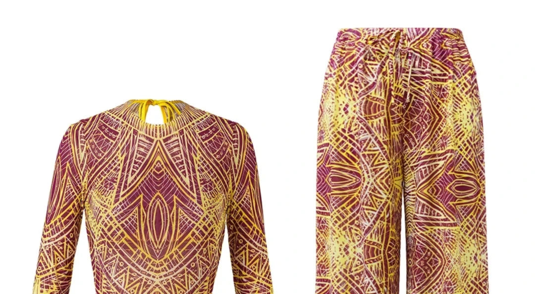Gros plan sur le haut du maillot une pièce manches longues avec pantalon bordeaux et doré