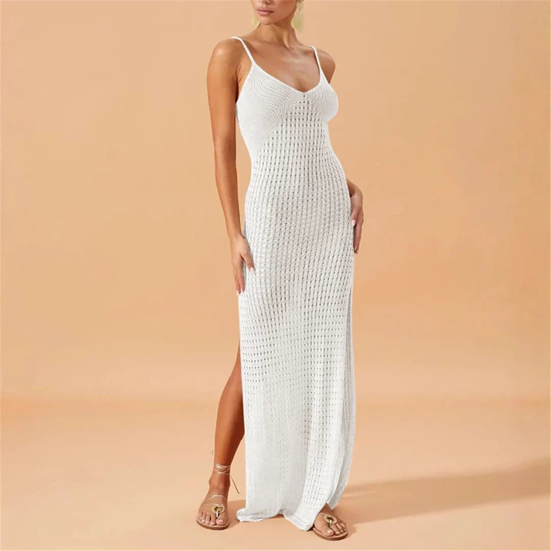 Tunique de plage crochet ajourée col V sans manches blanc portée de face en pied, fente latérale et longueur maxi