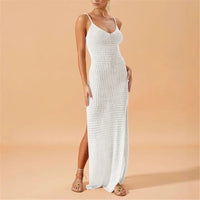 Tunique de plage crochet ajourée col V sans manches blanc portée de face en pied, fente latérale et longueur maxi