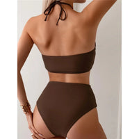 Bikini taille haute tour de cou texturé marron café vu de dos, lien du col noué derrière la nuque et slip remonté
