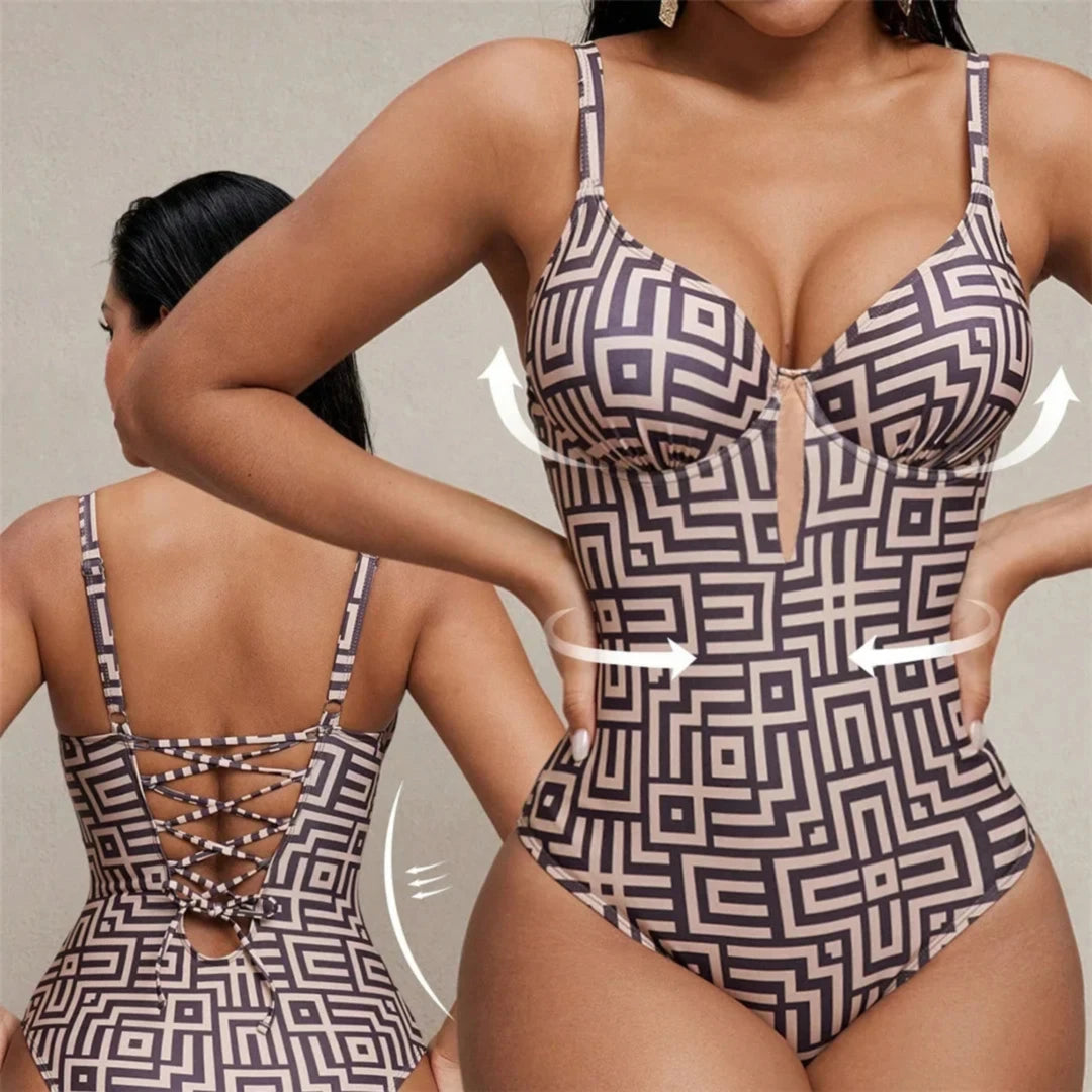 Maillot de bain une pièce marron à lacets dans le dos, vu de dos et de face en collage avec flèches sur la taille