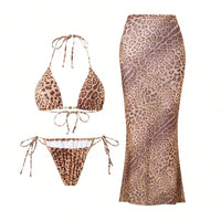 Maillot de bain trois pièces avec jupe tour de cou imprimé léopard posé à plat, haut triangle, slip à liens et jupe longue