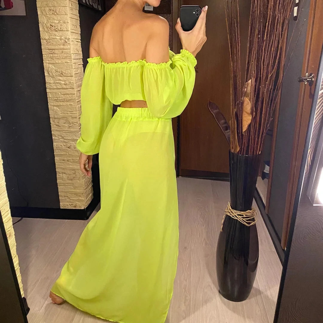 Ensemble de plage épaules dénudées vert fluo vu de dos, haut à manches bouffantes et jupe longue transparente