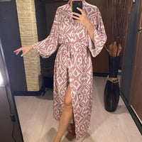 Robe de plage imprimée à manches longues col V rose, selfie en miroir de face, ceinture nouée et manches fluides