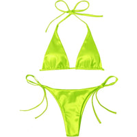 Bikini brésilien satiné triangle tour de cou jaune fluo posé à plat sur fond blanc, liens latéraux longs
