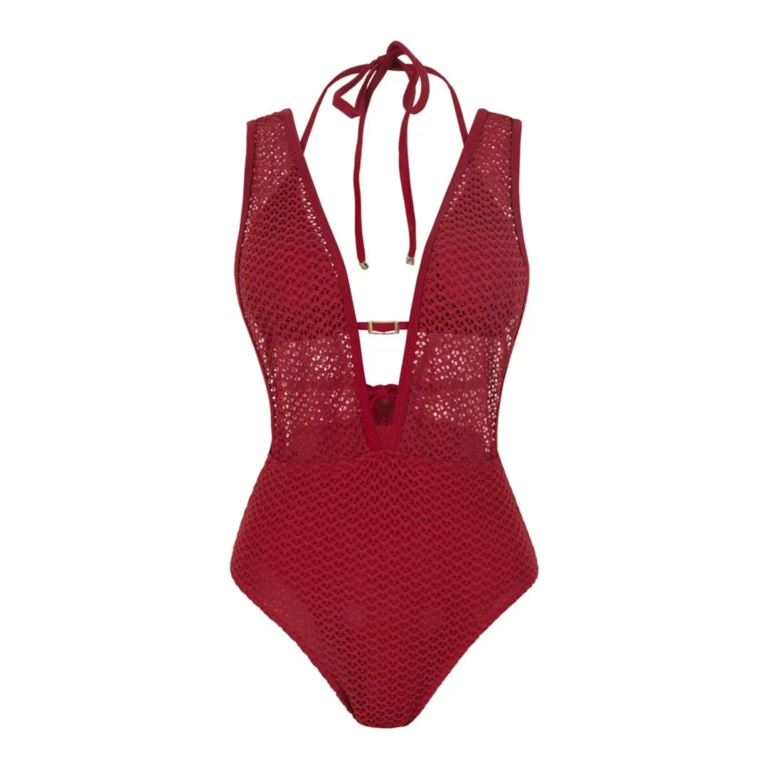 Maillot de bain une pièce résille décolleté V dos nu rouge bordeaux posé à plat sur fond blanc, décolleté profond et bretelles nouées au cou