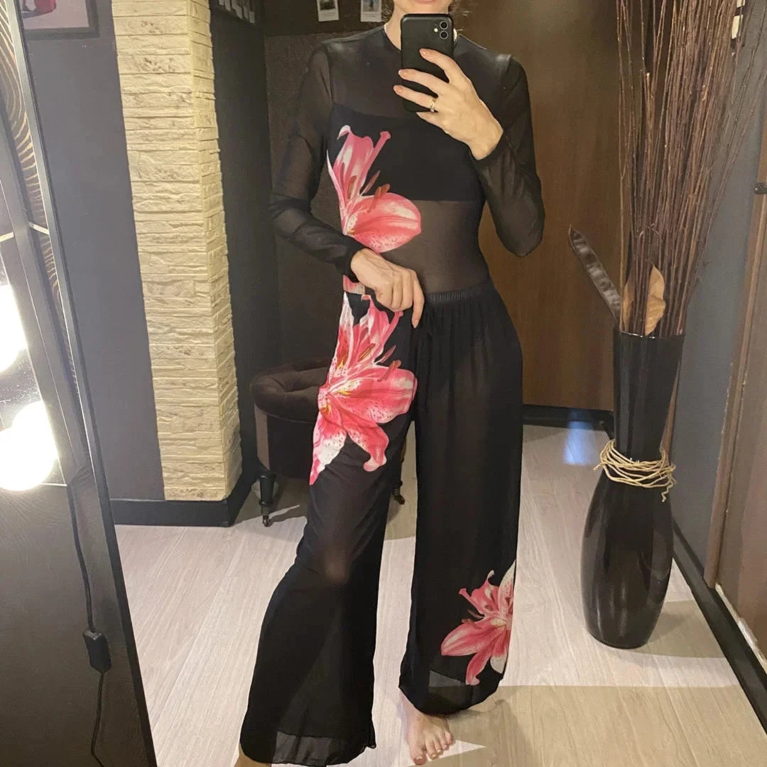 Ensemble maillot une pièce fleuri manches longues noir en mesh avec pantalon large, porté de face en photo miroir