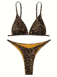 Bikini brésilien sans armatures imprimé léopard jaune à plat sur fond clair, intérieur jaune uni et slip brésilien