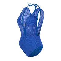 Maillot de bain une pièce résille décolleté V dos nu bleu roi vu de trois-quarts sur fond blanc, mailles ajourées sur les côtés